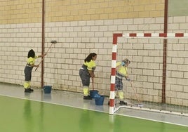 El alumnado ha realizado una limpieza exhaustiva en las instalaciones.