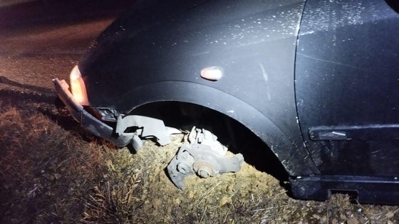 La pérdida de una rueda provoca una salida de vía en la EX-107 sin heridos