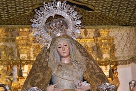 Primer plano de la Virgen de la Soledad.