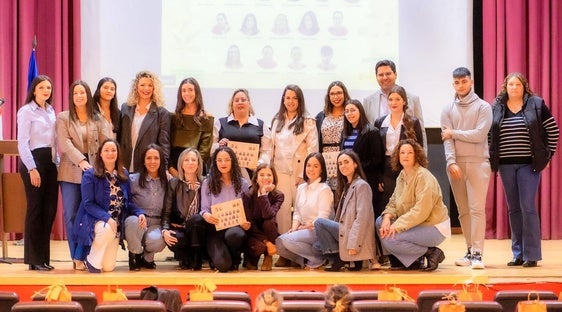 15 alumnos finalizan la Escuela Profesional 'Atención Social Villanueva I'