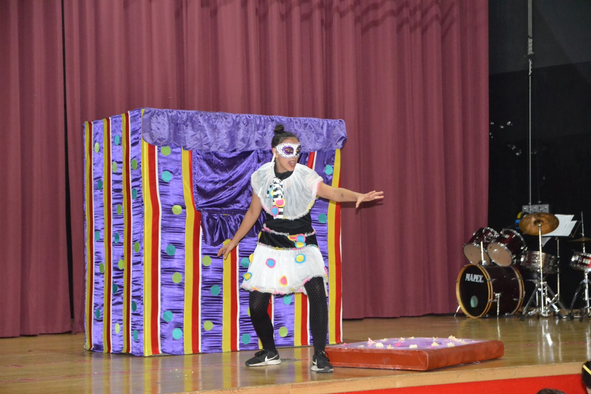 La población se implica en todas las abundantes y variadas actividades del 25N