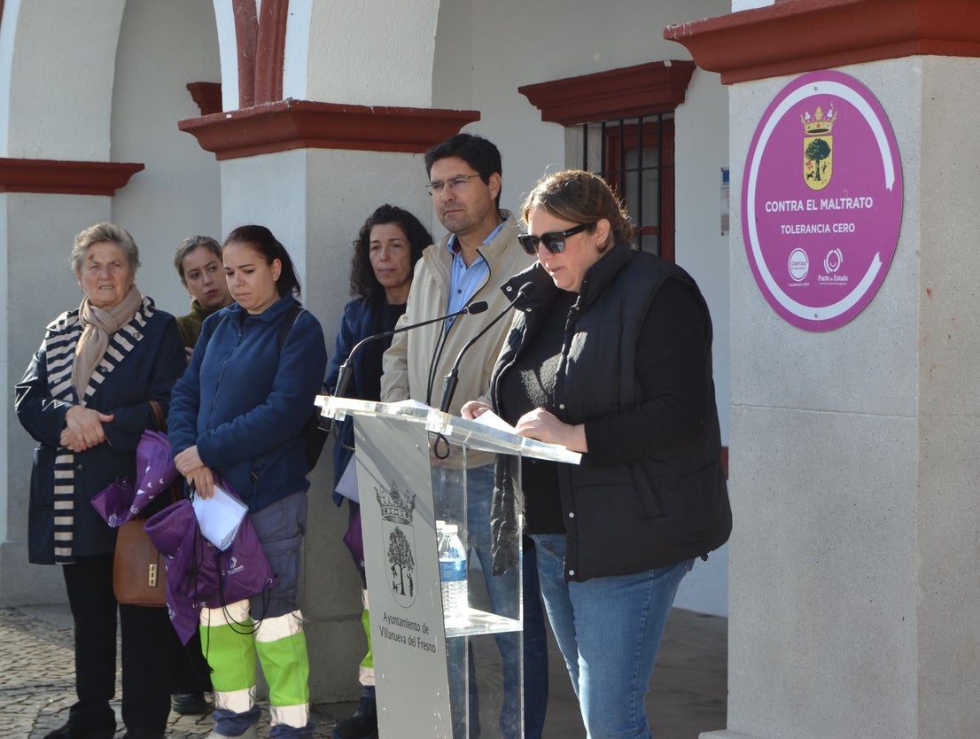 La población se implica en todas las abundantes y variadas actividades del 25N