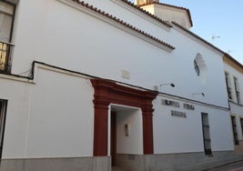 Fachada de la Biblioteca Públiica Municipal.