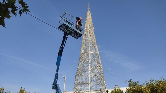 Finalizada la instalación de luces navideñas para su próximo encendido