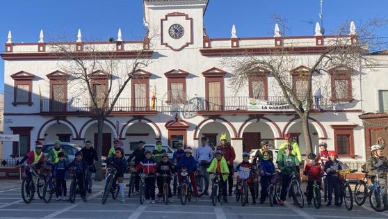 Unos 25 participantes asistieron a la tradicional Ciclocabalgata Navideña
