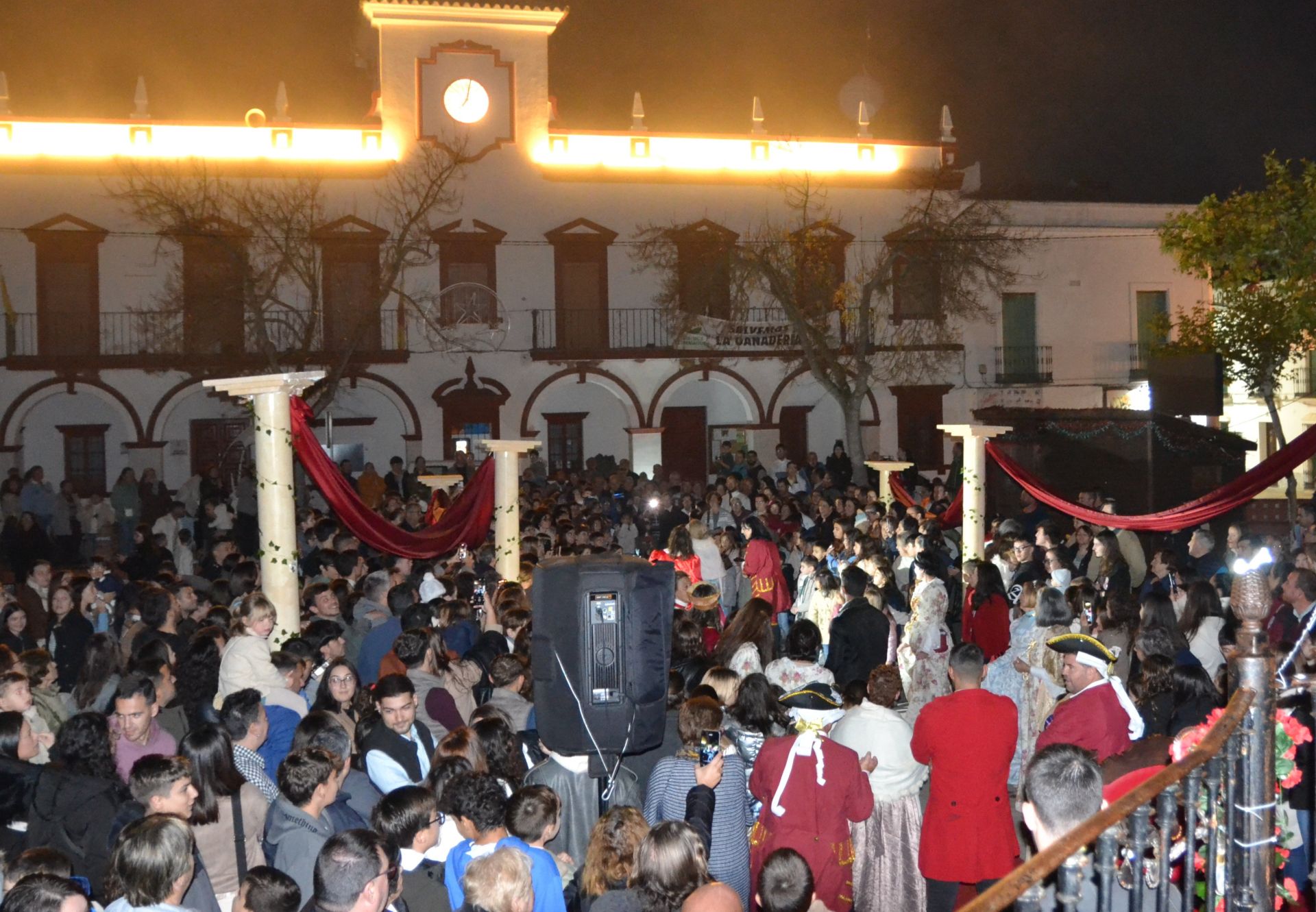 La Cenicienta, Mickie Mouse y Minnie protagonizaron el encendido navideño