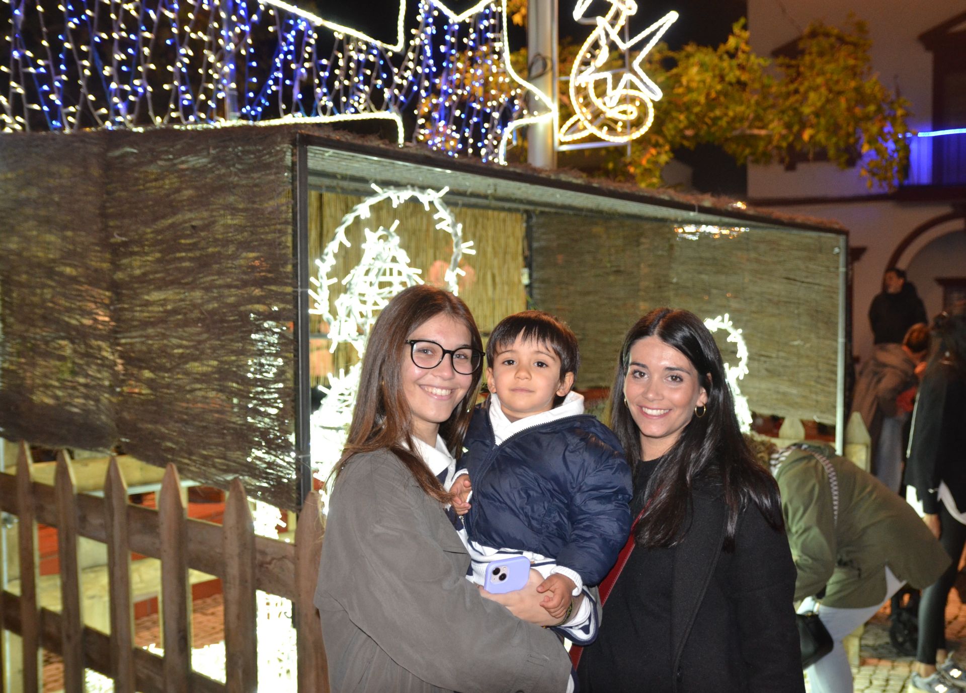 La Cenicienta, Mickie Mouse y Minnie protagonizaron el encendido navideño