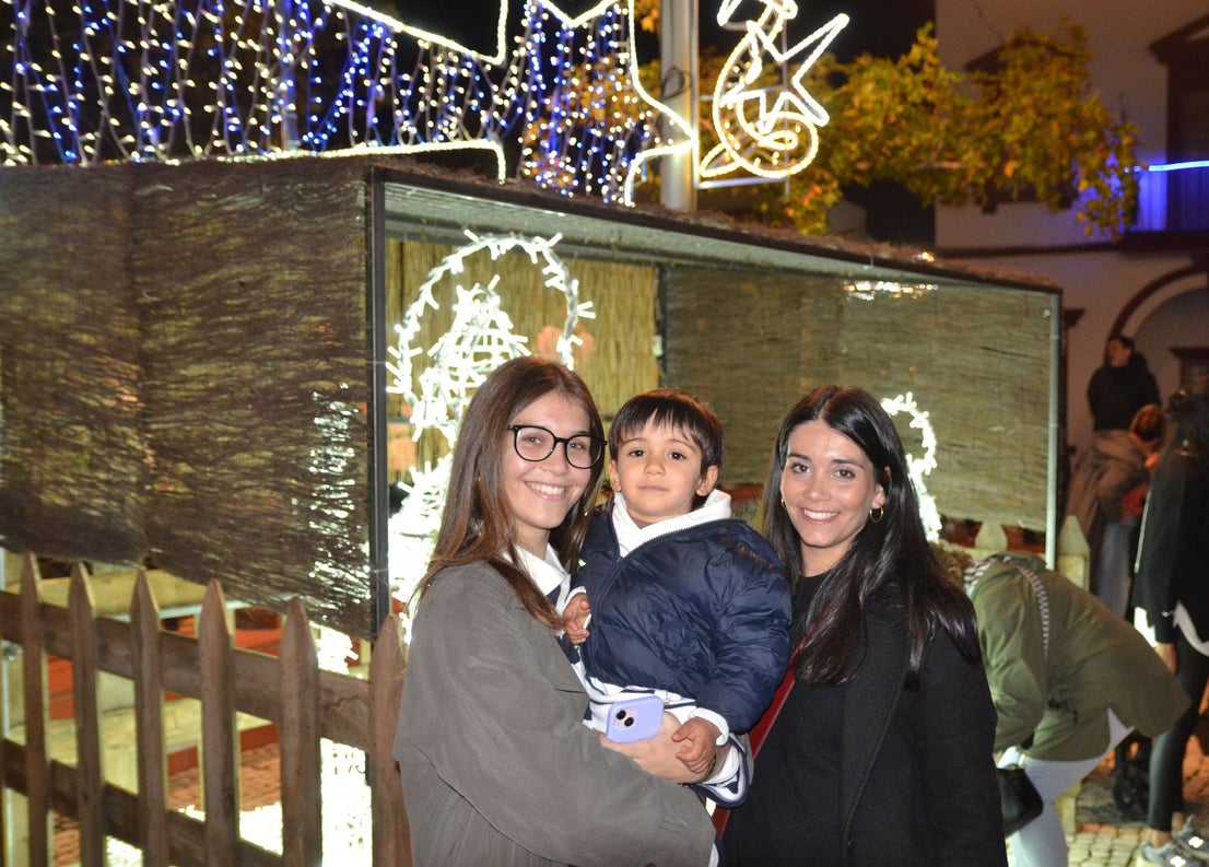 La Cenicienta, Mickie Mouse y Minnie protagonizaron el encendido navideño