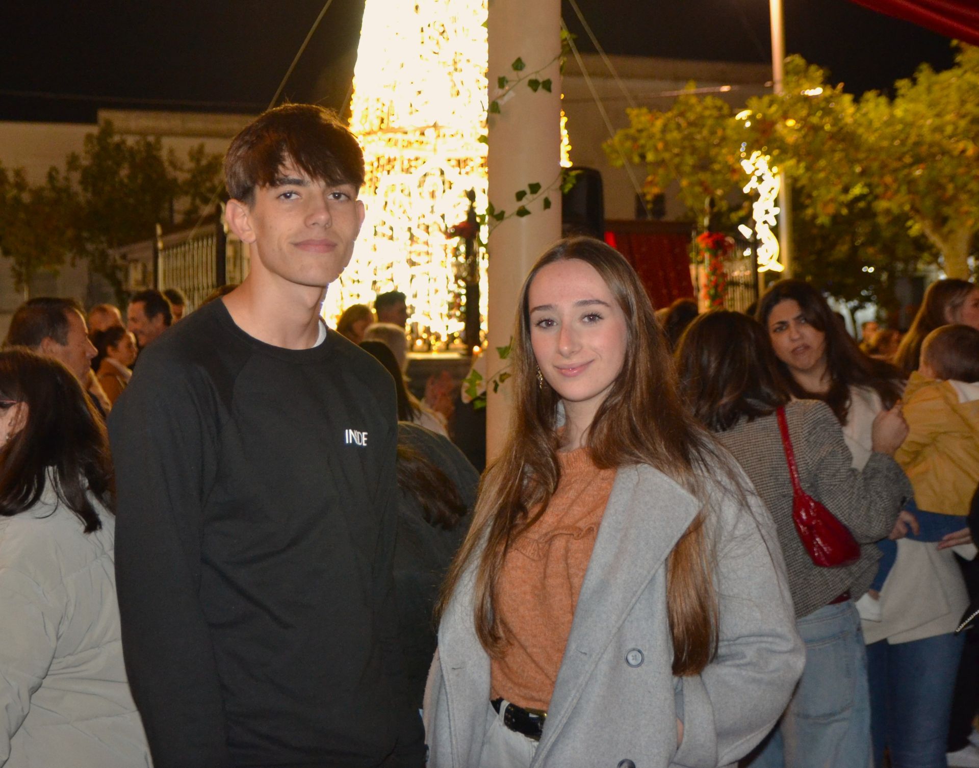 La Cenicienta, Mickie Mouse y Minnie protagonizaron el encendido navideño