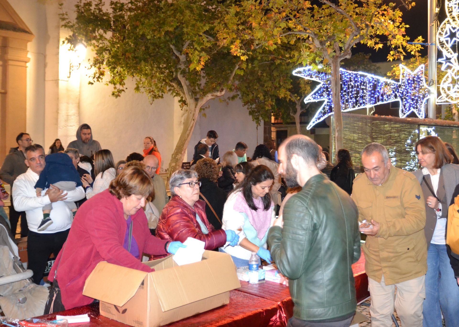 La Cenicienta, Mickie Mouse y Minnie protagonizaron el encendido navideño