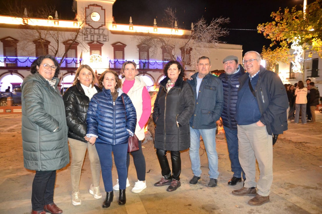 Las familias volvieron a reunirse en torno a la candela quemando gamonas