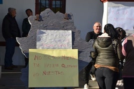 Las protestas se llevaron a cabo en la fachada del Ayuntameinto y entorno de la plaza de España.