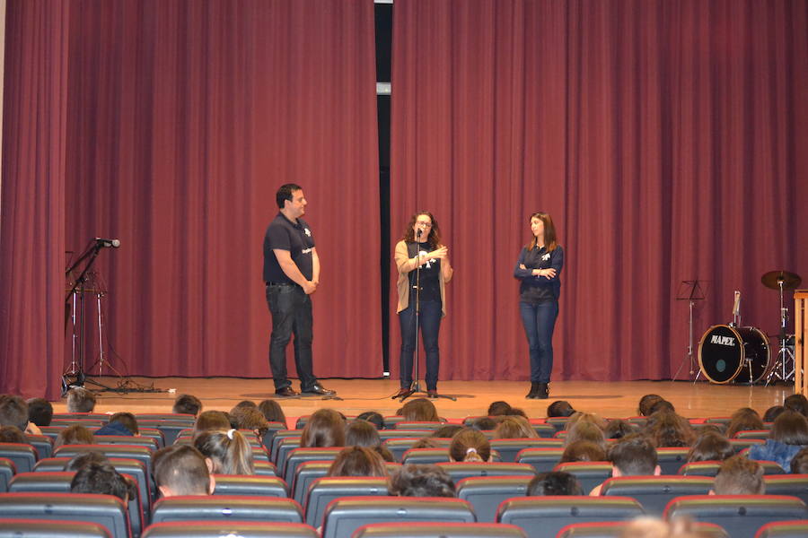 Integrantes de la asociación Robótica Educativa. 