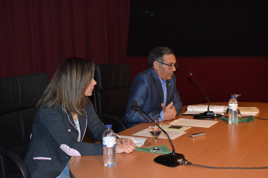 Mtos y Hurtado en la charla sobre Perera. A. P