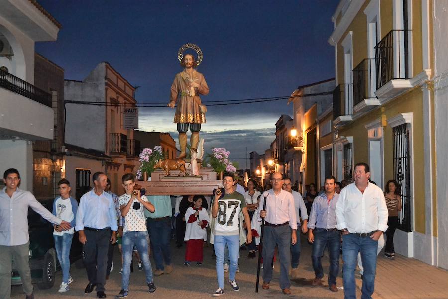 La procesión de San Isidro cambió este año su tradicional recorrido hasta el parque del castillo