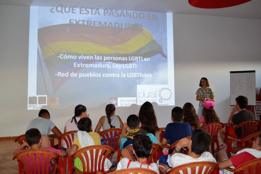 Charla sobre la LGTBfobia. A.P