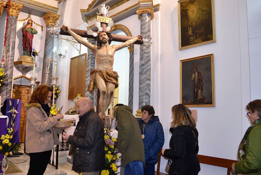 La ermita del Cristo acogió los actos del tradicional besapie de marzo