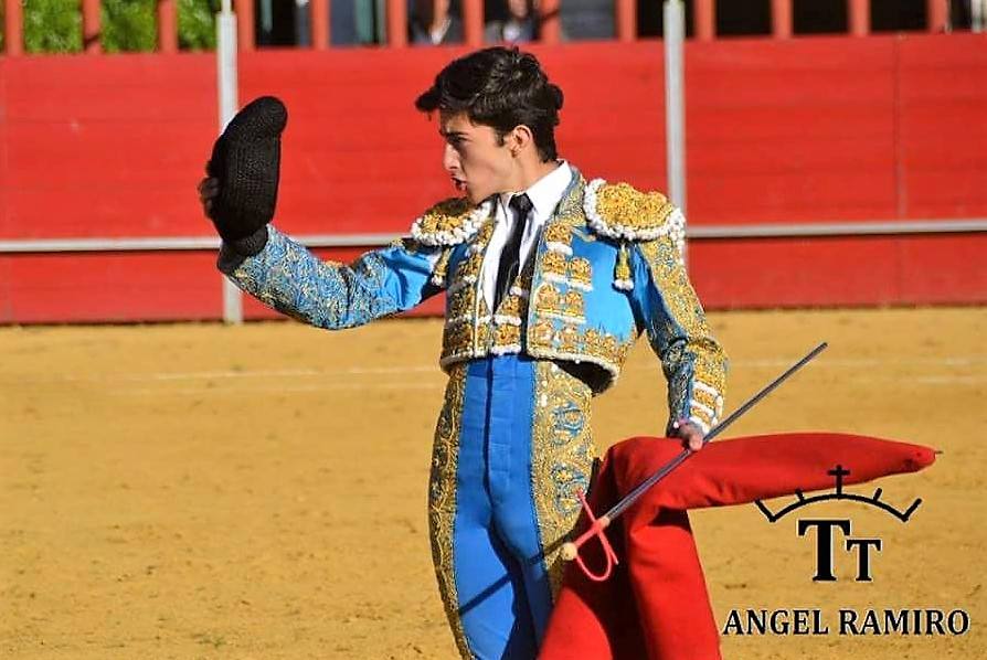 Manuel Perera haciendo el paseíllo. 
