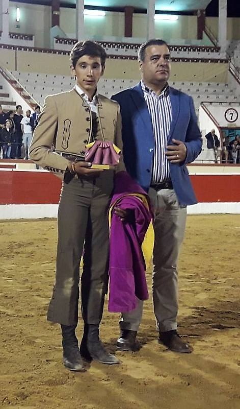 Momento de la entrega del premio. CEDIDA