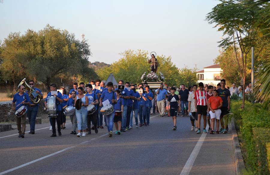 Los fieles trasladan a San Ginés hasta la parroquia. A.P