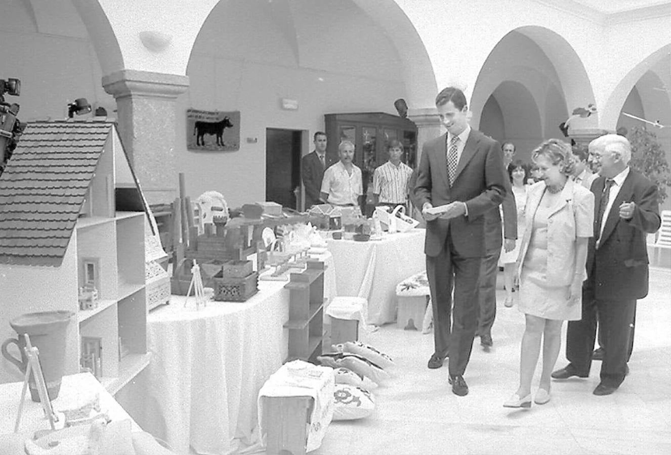 11.06.1996. El Príncipe Felipe visita la Asamblea de Extremadura