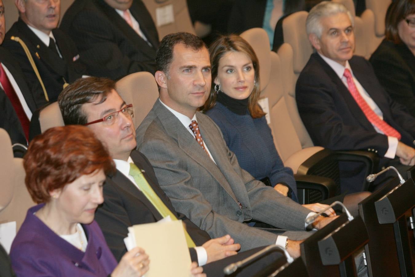 30.10.2008. El Príncipe Felipe junto a Guillermo Fernández Vara, en la Inauguración del III Congreso Internacional de Nuevo Periodismo