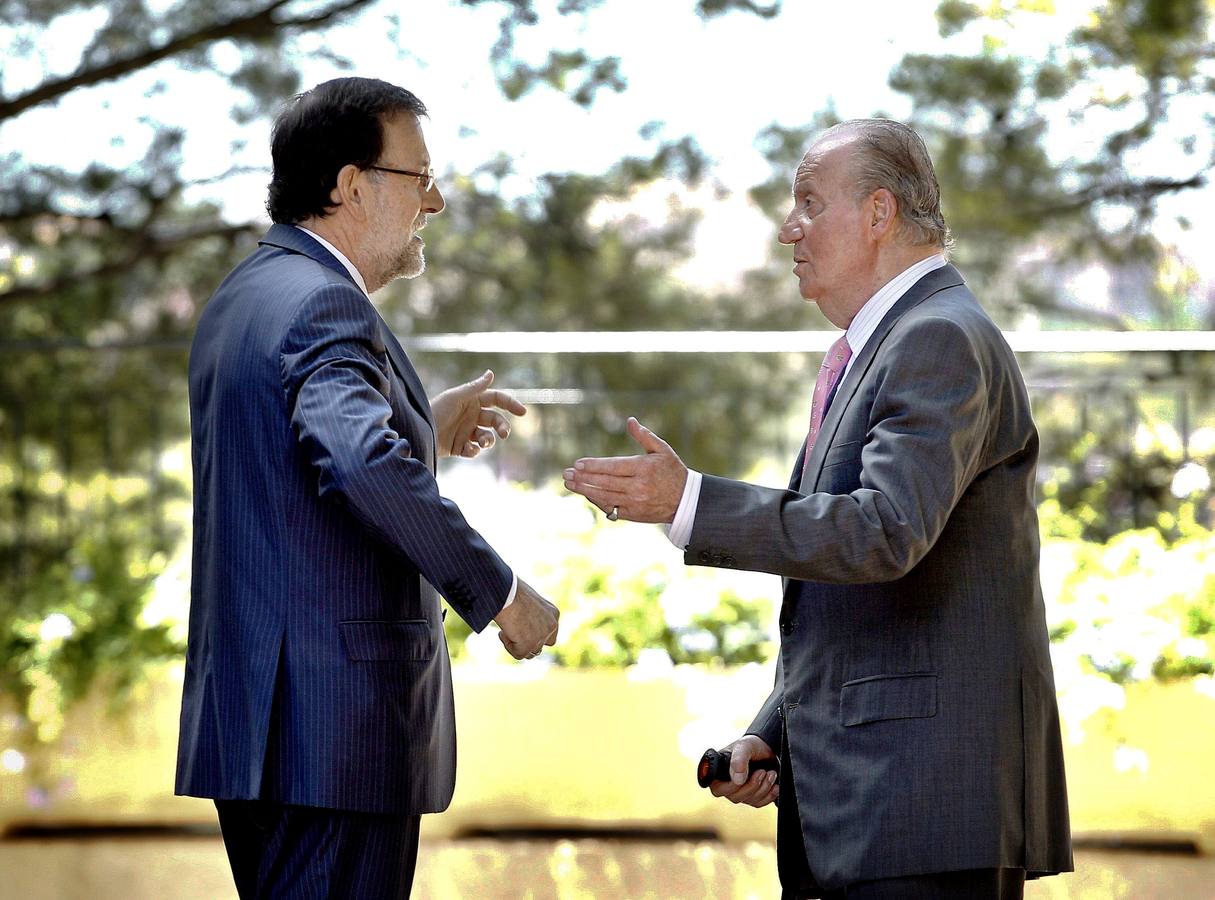 El Rey, con Mariano Rajoy. El Rey Juan Carlos charla con el actual presidente del Gobierno, Mariano Rajoy.