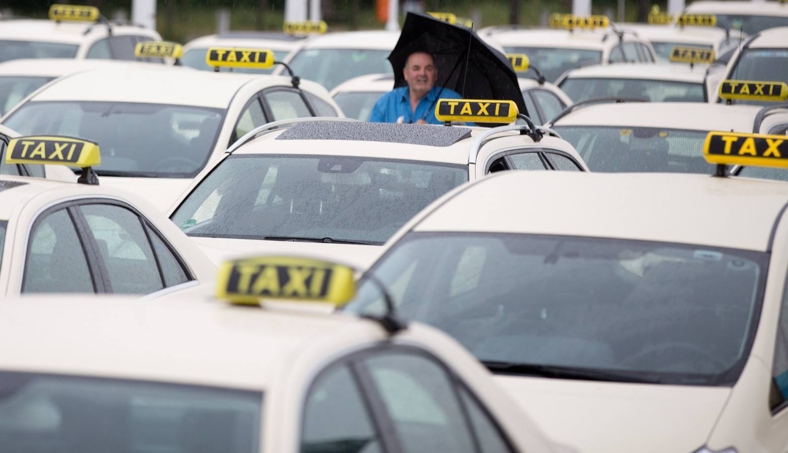 Los taxis europeos suben la bandera contra Uber