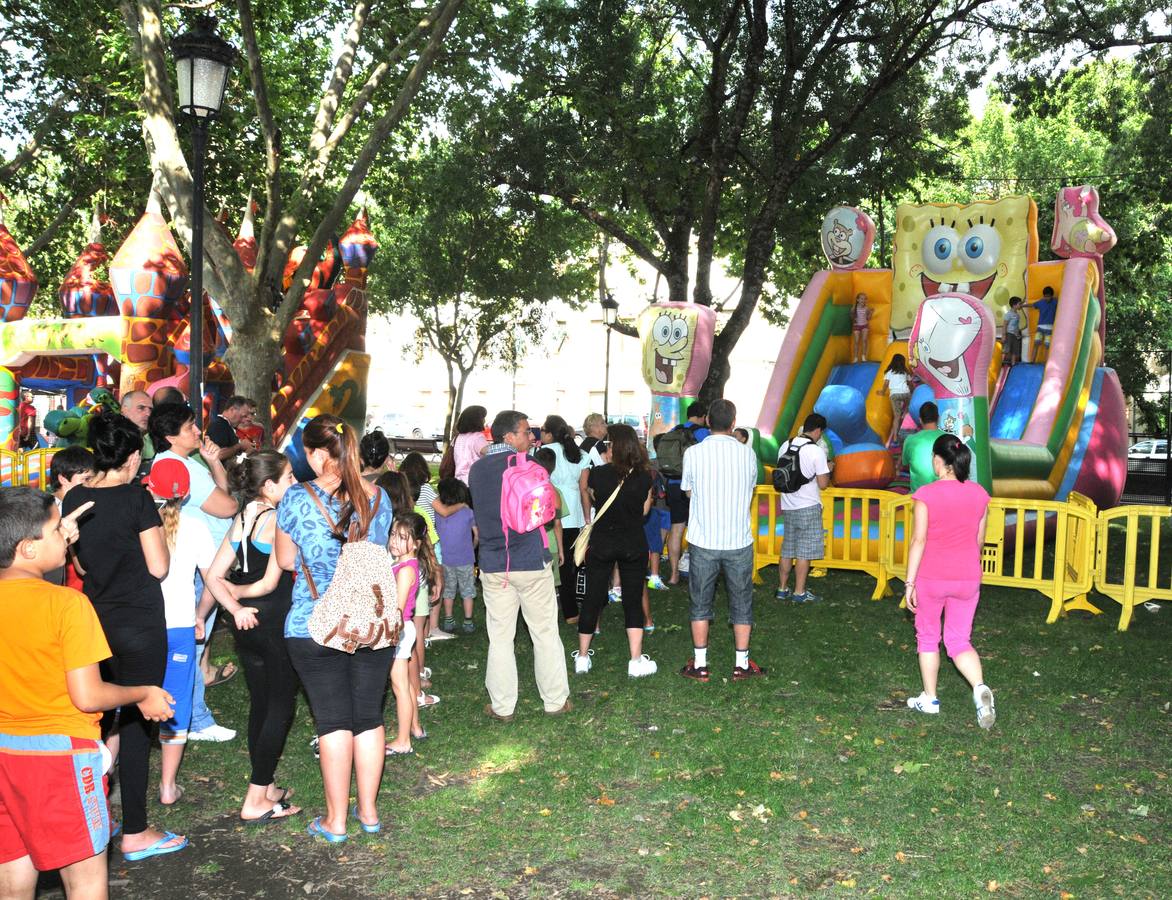 Niños y padres se divierten en la Feria de Plasencia