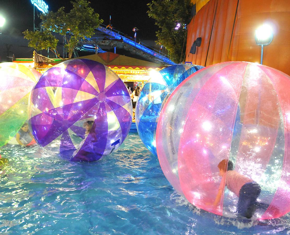 Niños y padres se divierten en la Feria de Plasencia