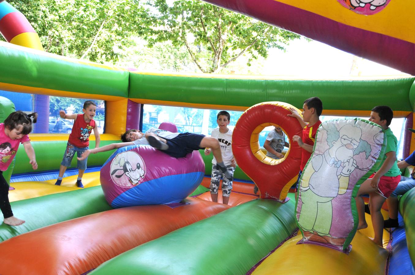 Niños y padres se divierten en la Feria de Plasencia