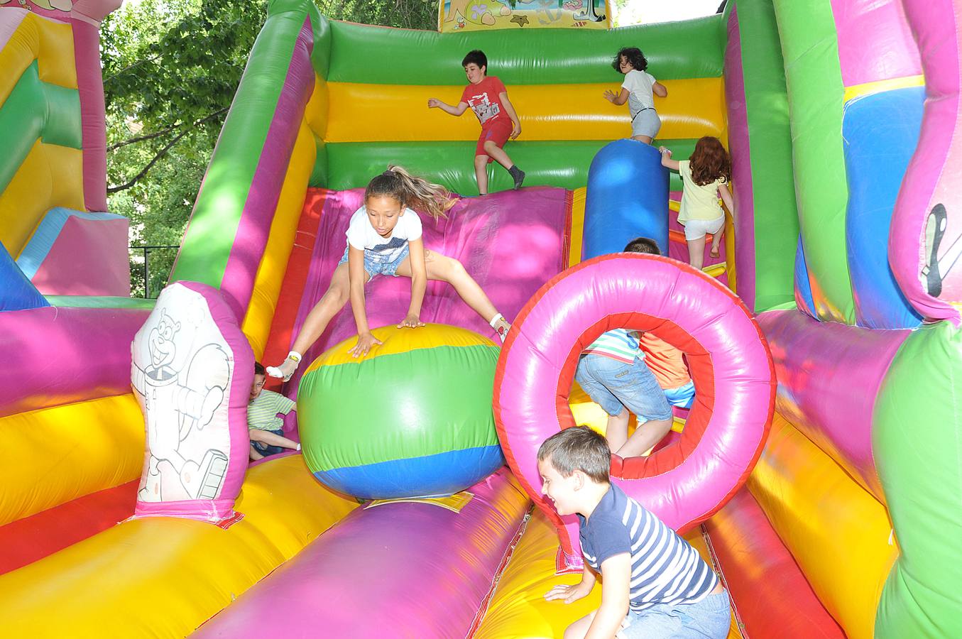 Niños y padres se divierten en la Feria de Plasencia