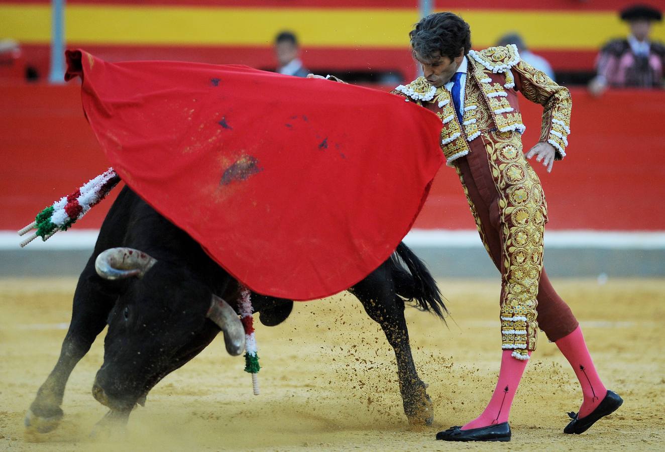 José Tomás y Cerro salieron a hombros por la Puerta Grande en Granada