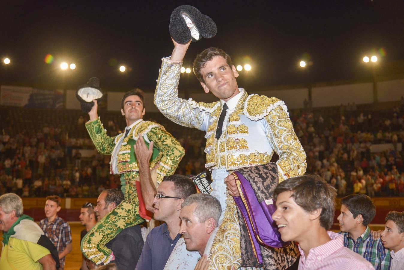 Perera y Campos salen a hombros en Badajoz