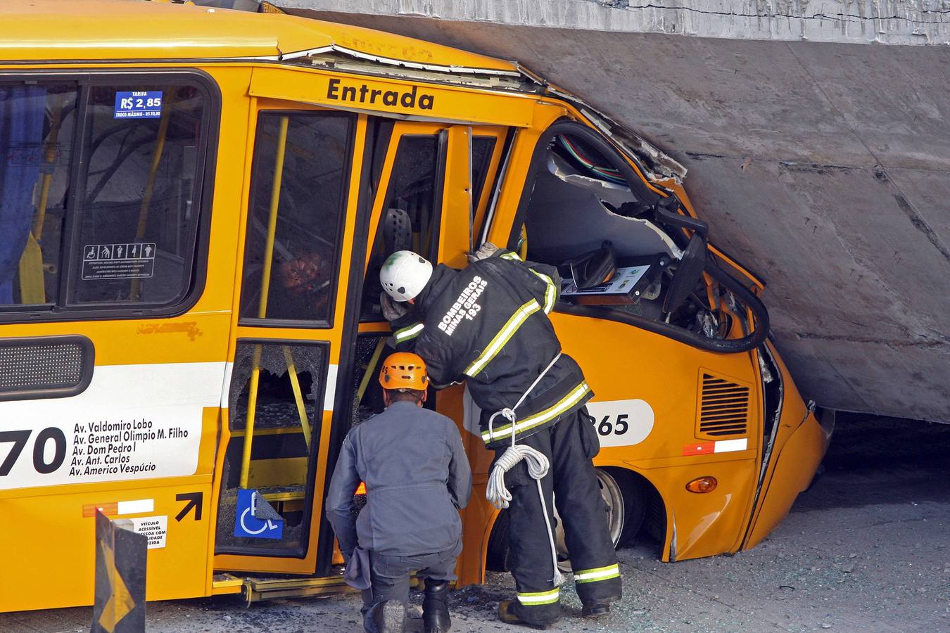 Derrumbe de un viaducto en Belo Horizonte