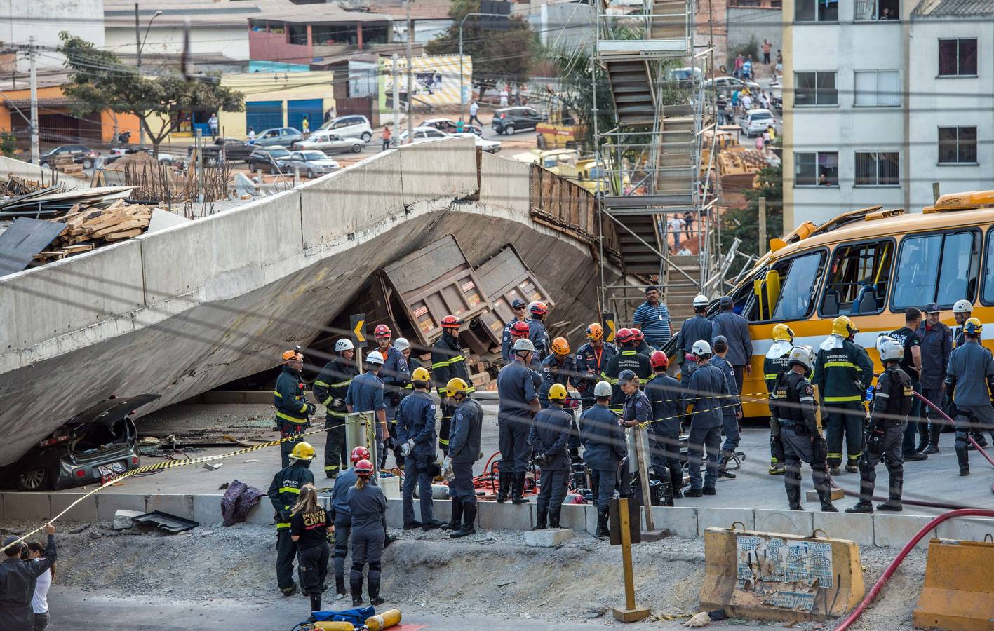 Derrumbe de un viaducto en Belo Horizonte