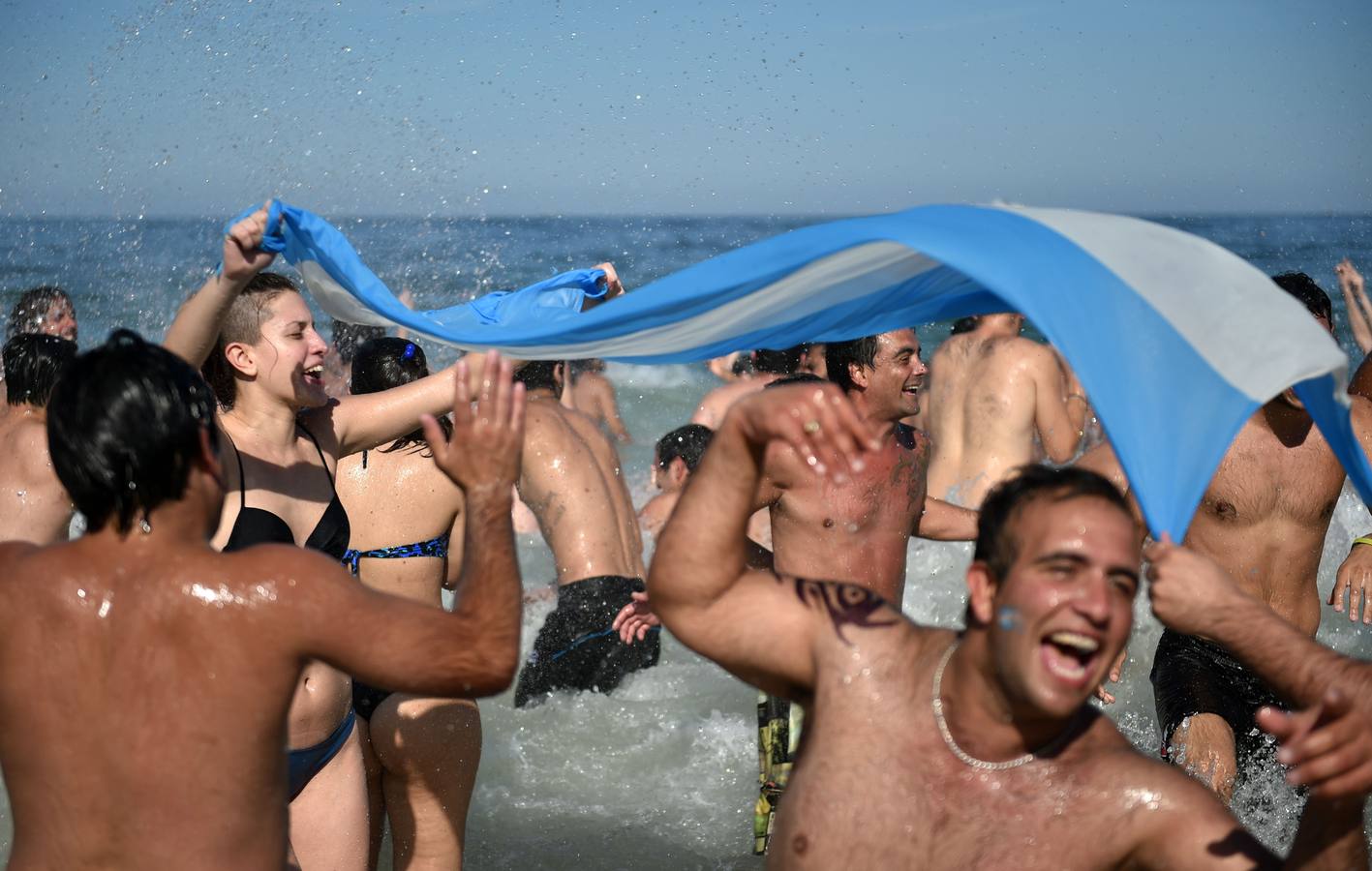 Por quinta vez en su historia los argentinos vuelven a una semifinal del Mundial, después de la que protagonizaron por última vez en Italia 1990. EFE/AFP/REUTERS