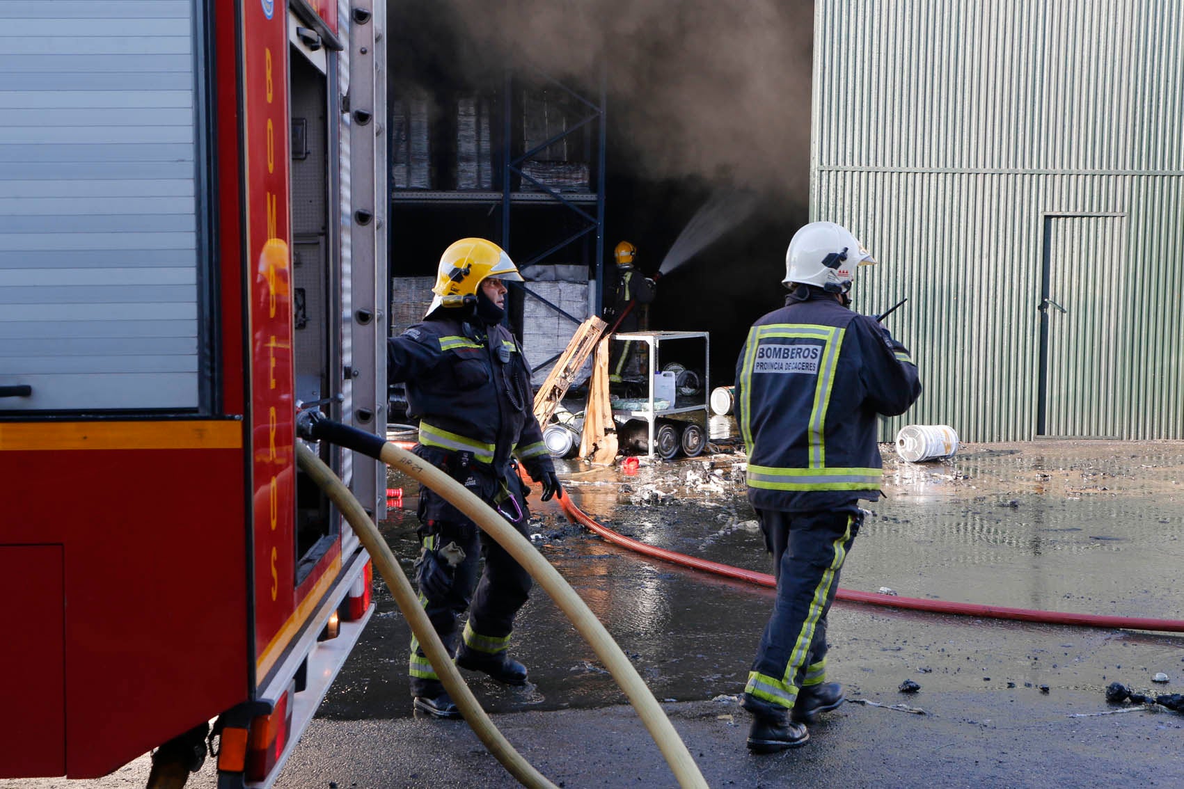 Arden varias naves de una compañía oleícola en Plasencia