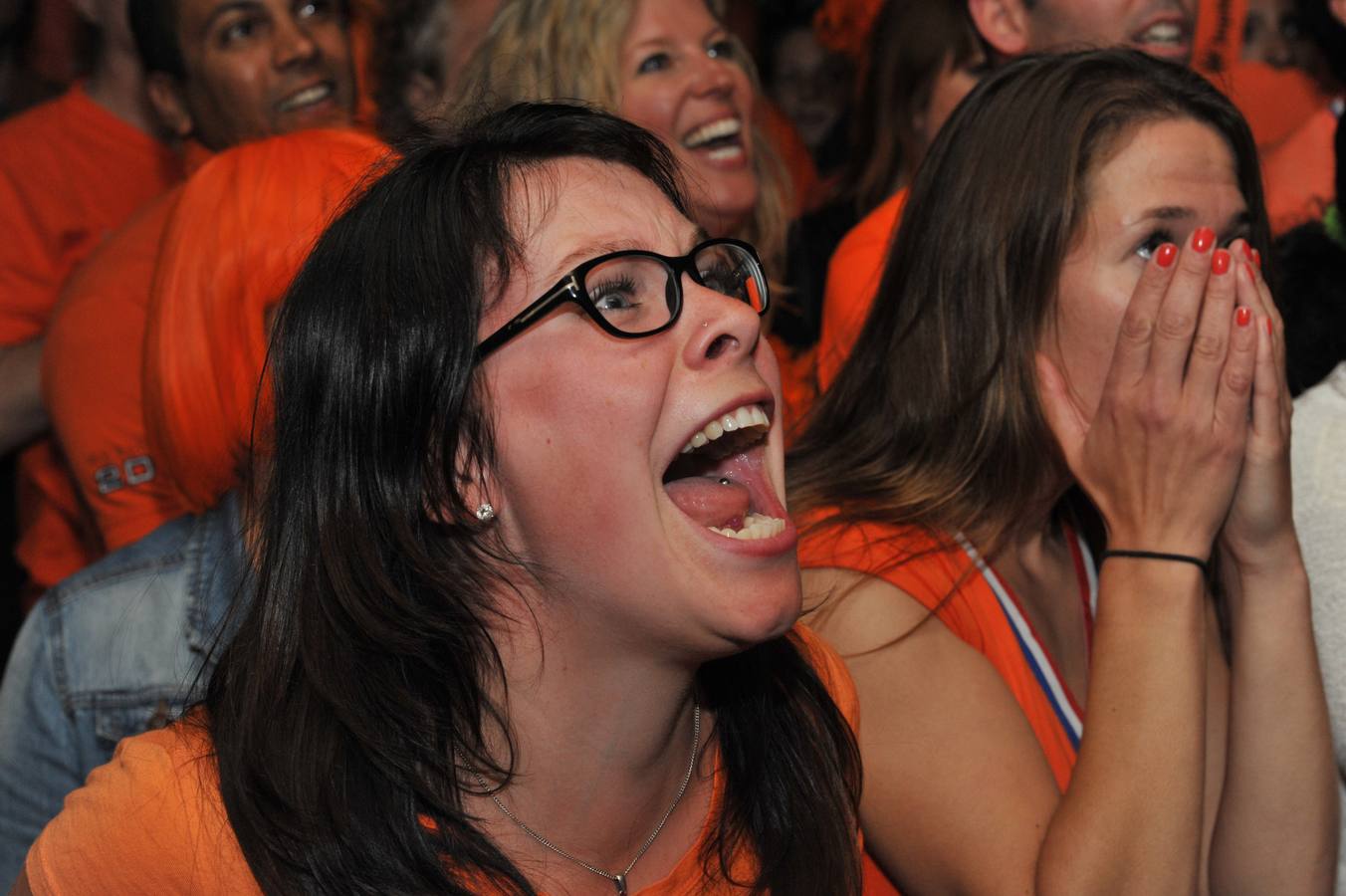 Miércoles, 9 de julio. Hinchas holandeses durante la transmisión de la semifinal del Mundial Brasil 2014 ante Argentina. EFE/Enrique Garcia Medina