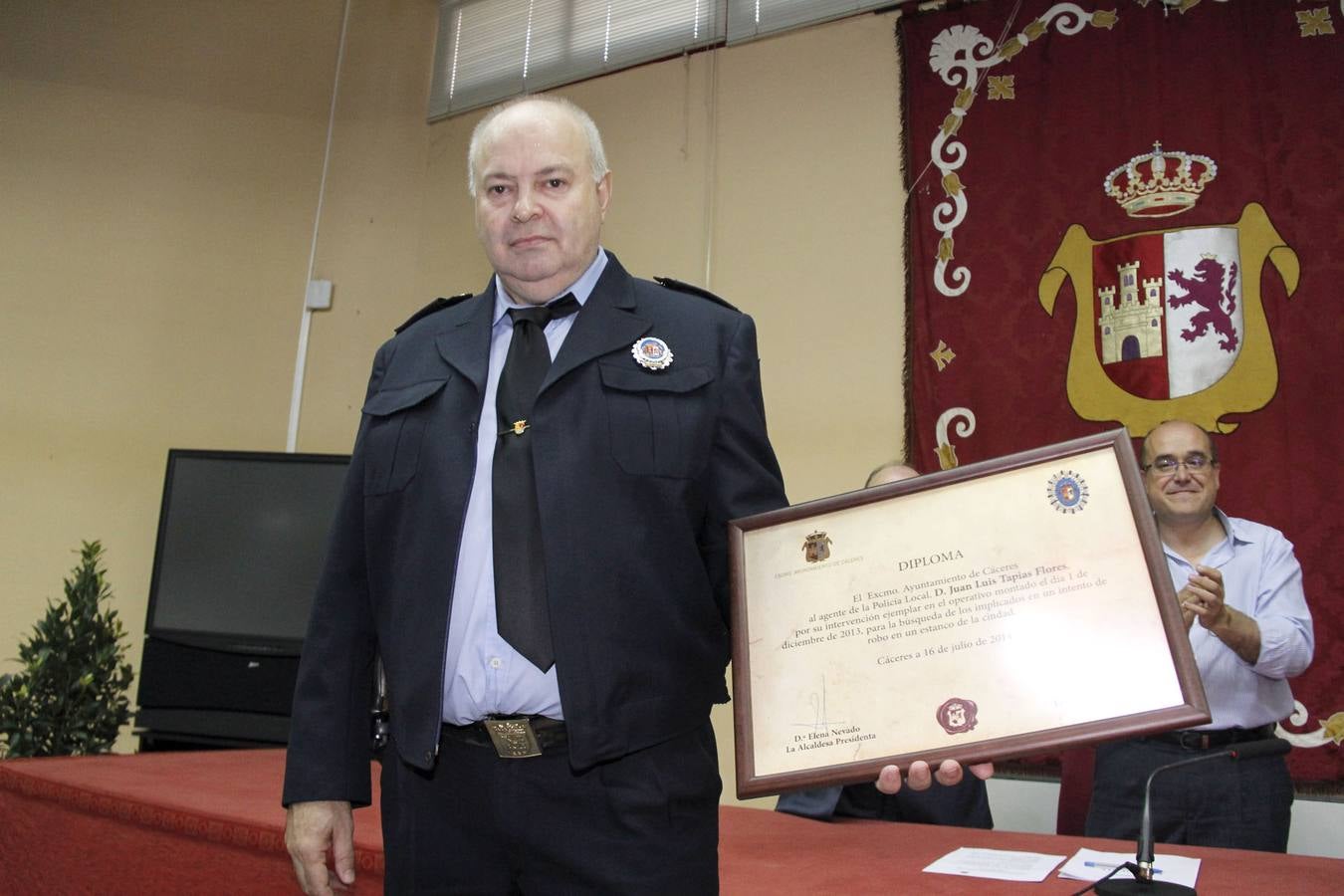 La Policía Local de Cáceres reconoce la labor de varios agentes