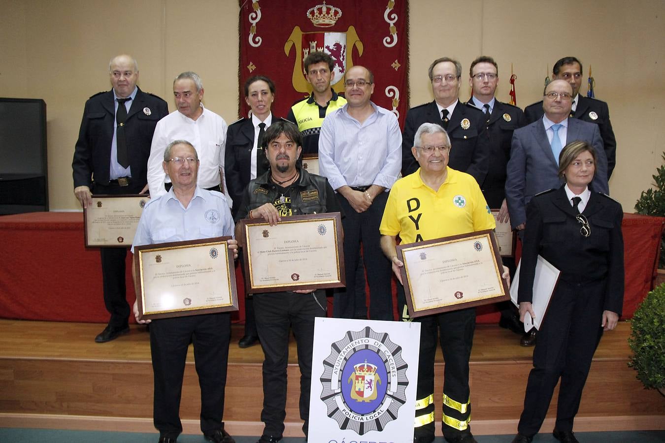 La Policía Local de Cáceres reconoce la labor de varios agentes