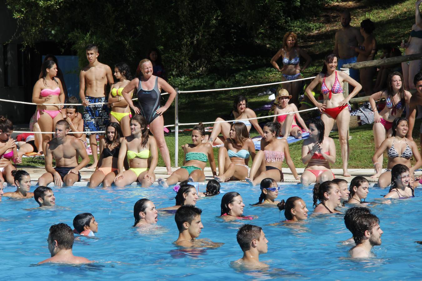 Lleno en las piscinas municipales cacereñas