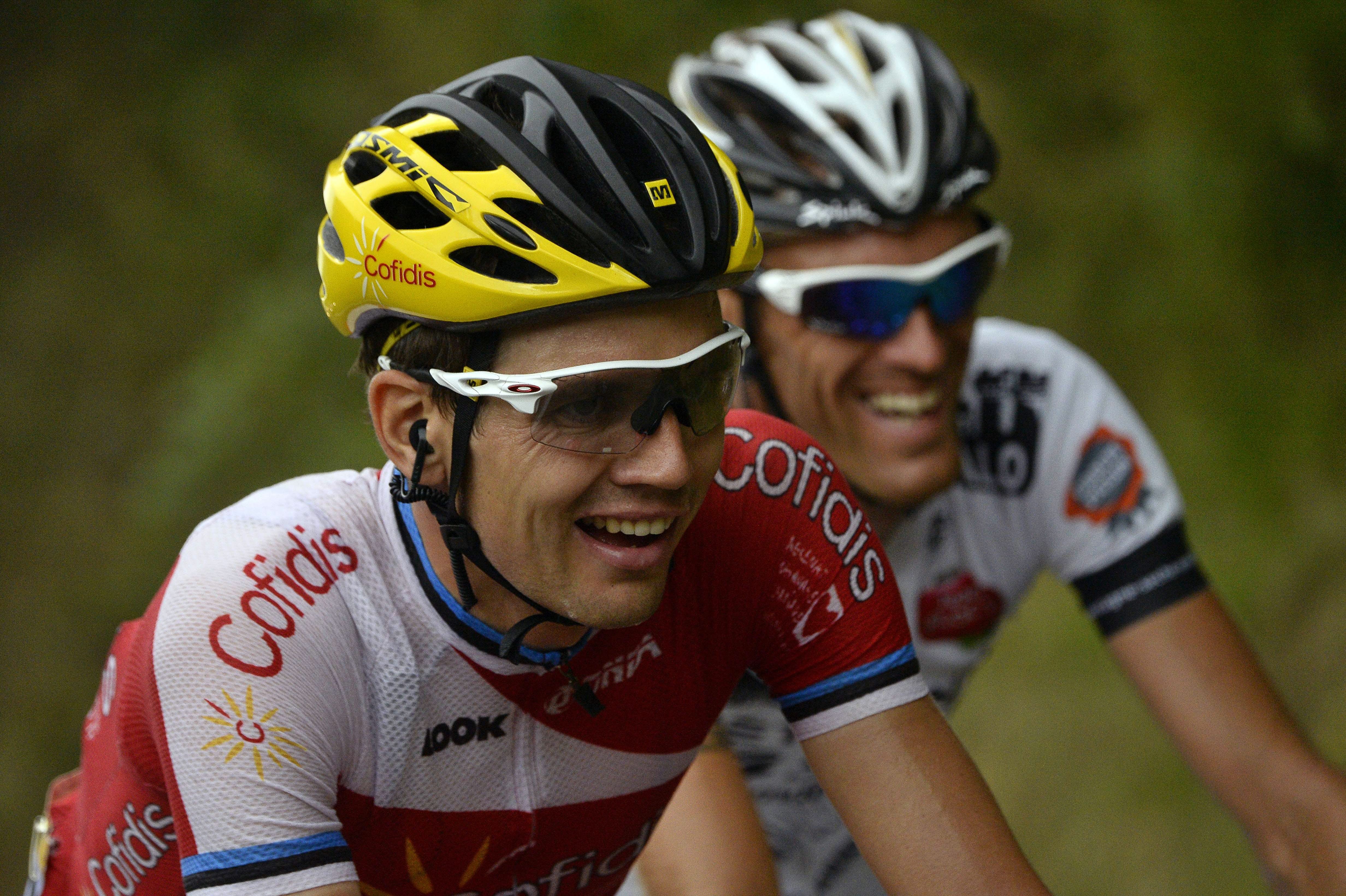 Rein Taaramae (i) y Arnaud Gerard, durante la etapa.