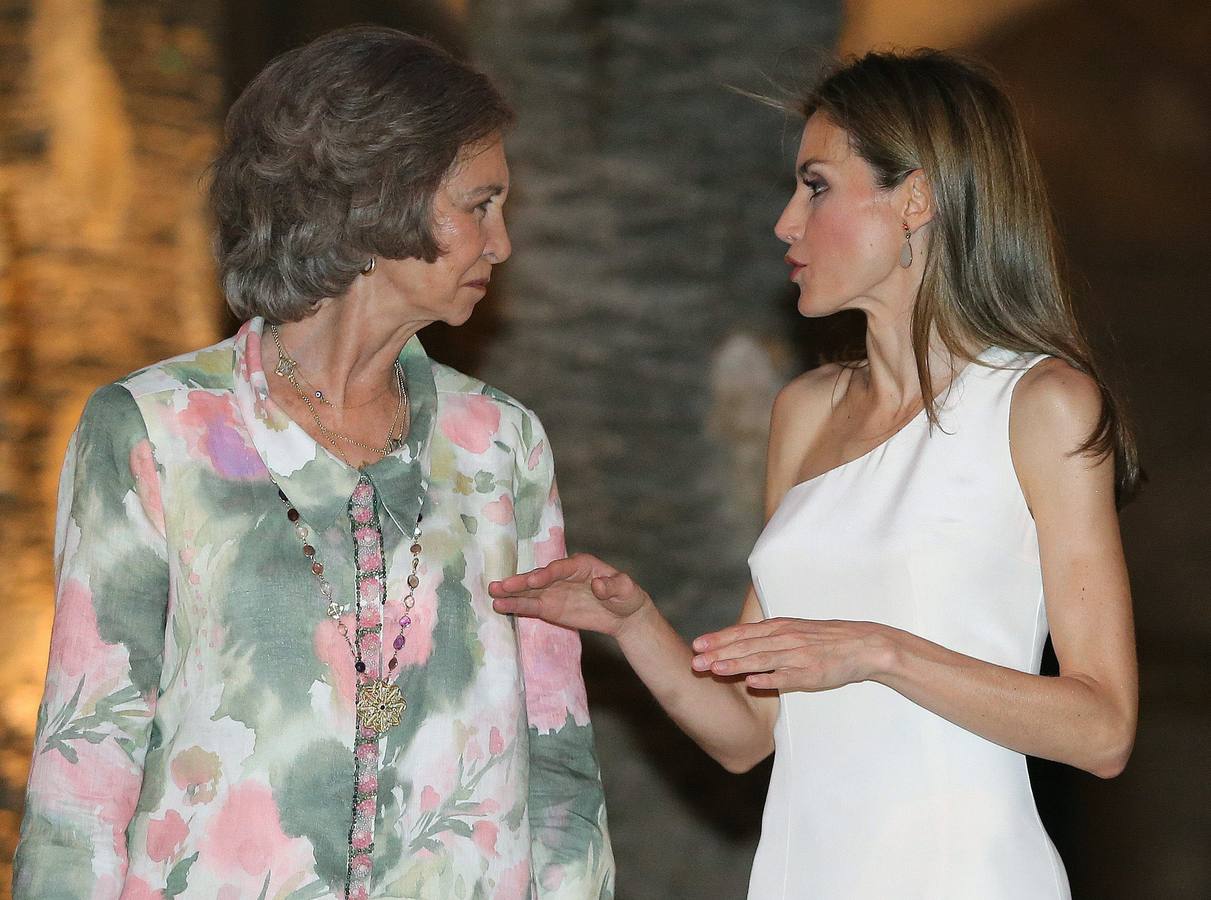 Don Felipe y doña Letizia ofrecen su primera recepción en Palma