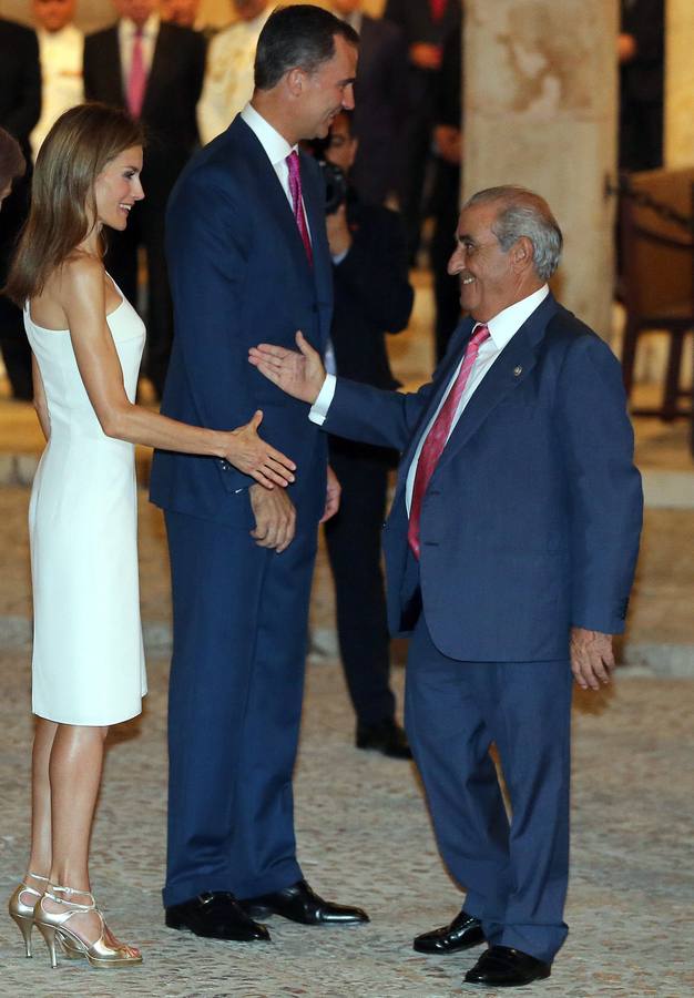 Don Felipe y doña Letizia ofrecen su primera recepción en Palma