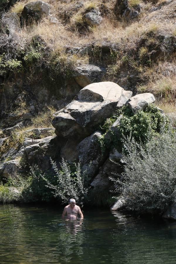 Las peligrosas zambullidas en el Charco del Pilar