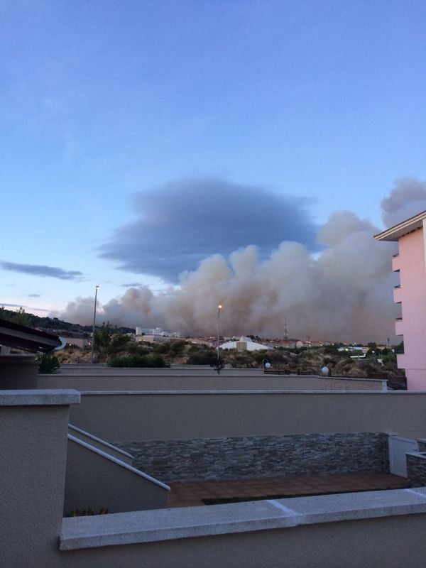 Un incendio cerca de Plasencia llega a las proximidades de Valcorchero