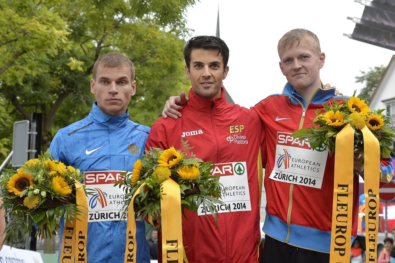 Miguel Ángel López (c) logra el oro en la prueba de 20 km marcha masculinos de los Campeonatos Europeos de Atletismo