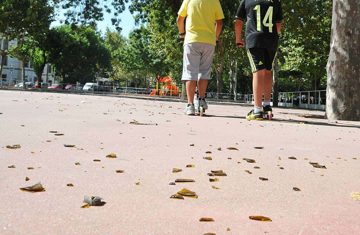 El vandalismo y la falta de cuidados deterioran el parque de la Coronación