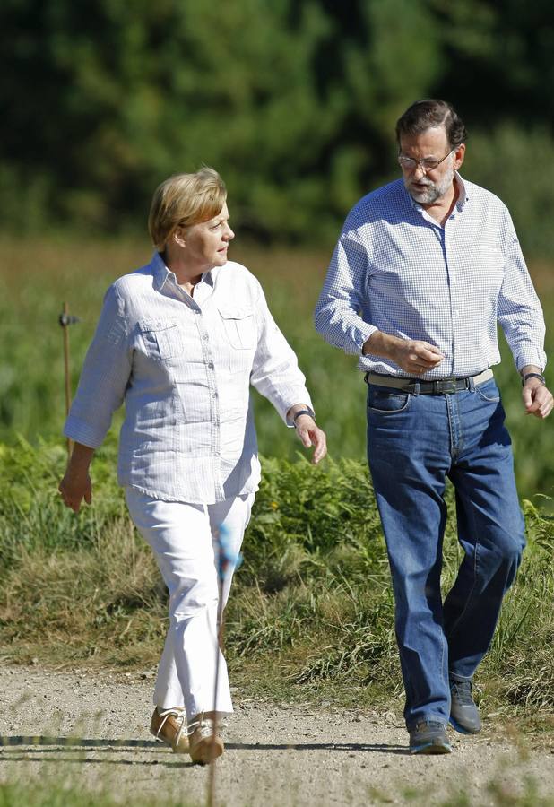 Angela Merkel y Mariano Rajoy recorren parte del Camino de Santiago.